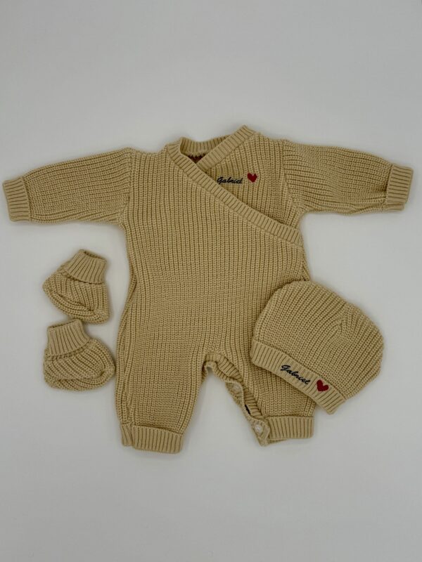 Ensemble pyjama brodé acrylique 3 pièces et doudou – Image 4