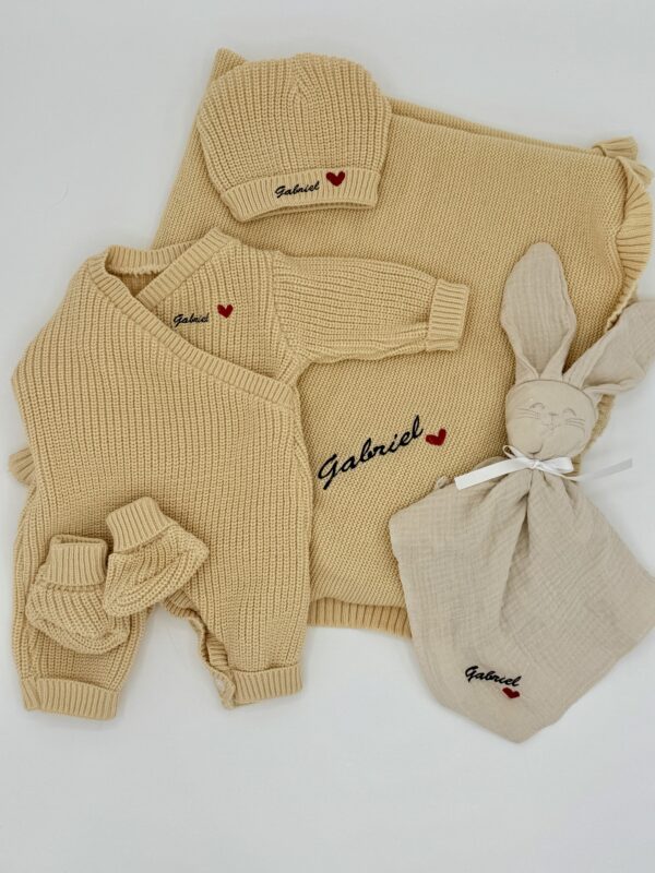Ensemble pyjama brodé 3 pièces, doudou et couverture