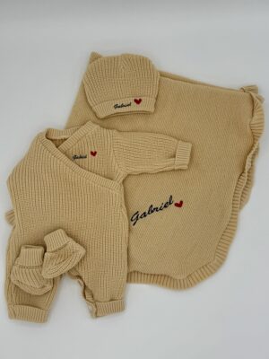 Ensemble pyjama brodé 3 pièces et couverture