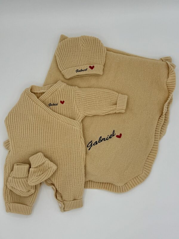 Ensemble pyjama brodé 3 pièces et couverture