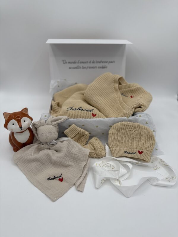 Ensemble pyjama brodé 3 pièces, doudou et couverture – Image 3