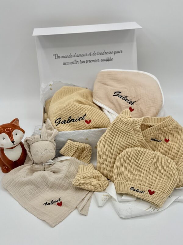 Ensemble pyjama brodé 3 pièces, doudou, couverture et cape de bain – Image 2