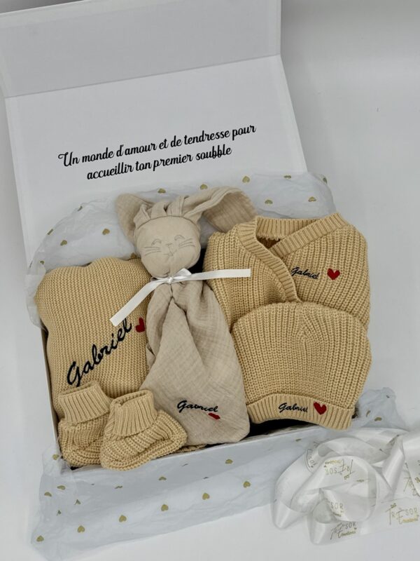 Ensemble pyjama brodé 3 pièces, doudou et couverture – Image 2